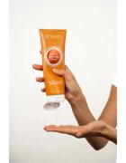 Revuele Nutty Caramel Snug Fragranced Nourishing Body Cream hranilna krema za telo za ženske 250 ml