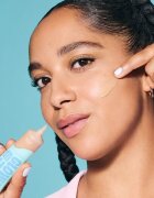 Rimmel Kind & Free Glow It Up lahki vlažilni tekoči puder odtenek 210 Golden Beige 30 ml