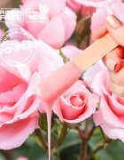 RIO Hard Wax Beads Rose voščene pečke za depilacijo 500 g
