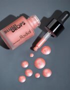 Rodial Blush Drops tekoče rdečilo in sijaj za ustnice ki dodaja hidracijo in sijaj odtenek Frosted Pink 15 ml