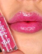 Rude Cosmetics Manga Collection Sparkle Lip Oil tonirno olje za ustnice z vlažilnim učinkom odtenek Strawberry 4 g