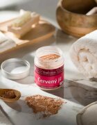 Saloos Clay Mask Montmorillonite maska za telo in obraz za utrujeno kožo 140 g