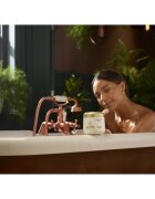Sanctuary Spa Golden Sandalwood solni piling za telo 300 g