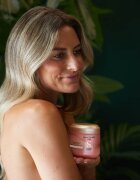 Sanctuary Spa Lily & Rose Collection negovalni piling za telo z vonjem cvetja 300 g