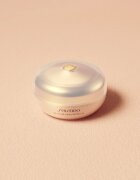 Shiseido Future Solution LX posvetlitveni puder v prahu 13 g
