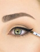 Sigma Beauty Eyes E06 WINGED LINER™ BRUSH čopič za ličenje oči 1 kos