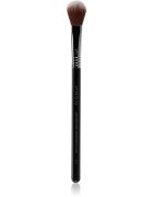 Sigma Beauty Face F03 High Cheekbone Highlighter™ Brush čopič za osvetljevalec 1 kos