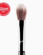 Sigma Beauty Face F03 High Cheekbone Highlighter™ Brush čopič za osvetljevalec 1 kos