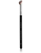 Sigma Beauty Face P83 Soft Angled Precision čopič za korektor za konture oči in ustnic P83 1 kos