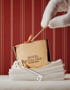 Sister's Aroma Hotel Royal Oud dišeča sveča 150 g