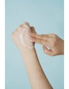 SKIN1004 Madagascar Centella Hyalu-Cica Gentle Cleansing Milk vlažilno čistilno mleko za hranjenje kože in ohranjanje njenega naravnega vlaženja 200 m