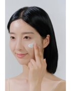 SKIN1004 Madagascar Centella Hyalu-Cica Water-Fit Sun Serum zaščitni serum z vlažilnim učinkom SPF 50+ 15 ml