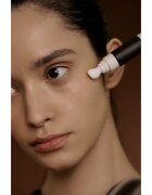 SKIN1004 Madagascar Centella Probio-Cica Bakuchiol Eye Cream krema proti gubam za predel okoli oči s pomirjajočim učinkom