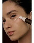 SKIN1004 Madagascar Centella Probio-Cica Bakuchiol Eye Cream krema proti gubam za predel okoli oči s pomirjajočim učinkom