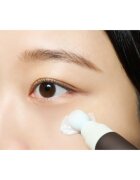 SKIN1004 Madagascar Centella Probio-Cica Bakuchiol Eye Cream krema proti gubam za predel okoli oči s pomirjajočim učinkom 20 ml