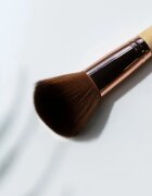 So Eco Blush Brush čopič za obraz s hipoalergenimi ščetinami 1 kos
