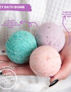 Soaphoria Lavender Fields Fizzy Bath Bomb kroglica za kopanje z regeneracijskim učinkom 85 g