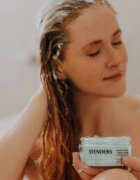 STENDERS Peppermint & Shea osvežilni čistilni piling za lase in lasišče 300 g