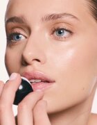 SUNEWMED+ Melon His Kiss Moisturizing Lip Balm vlažilni balzam za ustnice z karitejevim maslom 13 g