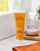 Super Facialist Vitamin C+ Brighten posvetlitveni piling za obraz vrat in dekolte 125 ml