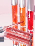 theBalm Stainiac® Lip And Cheek Stain večnamensko ličilo za ustnice in lica odtenek Beauty Queen 4 ml