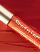 theBalm Stainiac® Lip And Cheek Stain večnamensko ličilo za ustnice in lica odtenek Prom Queen 4 ml