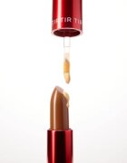TIRTIR Glide & Hide Blurring Concealer kremasti korektor za posvetlitev in zgladitev kože odtenek 8.3 O 8 g