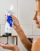 Tomas Arsov Sapphire Blonde Shampoo šampon za nevtralizacijo rumenih tonov za posvetljene melirane hadne blond lase 250 ml