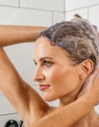 Tomas Arsov Sapphire Blonde Shampoo šampon za nevtralizacijo rumenih tonov za posvetljene melirane hadne blond lase 250 ml