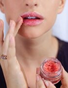 Venira Lip Scrub piling Sour cherry 15 ml