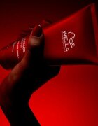 Wella Professionals Ultimate Repair Conditioner vlažilni balzam za poškodovane in barvane lase 200 ml