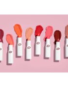 Wet n Wild MegaLast šminka z bleščečim finišem z vlažilnim učinkom odtenek Crimson Crime 3.3 g