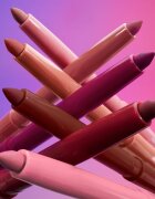 Wet n Wild Perfect Pout dolgoobstojni svinčnik za ustnice odtenek Currant Mood 0.25 g