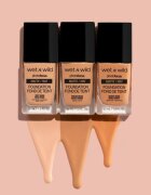 Wet n Wild PhotoFocus matirajoči fluidni tekoči puder odtenek Golden Beige 30 ml