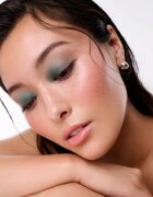 WONDERSKIN IYKYK senčila za oči v svičniku odtenek Green Smoke 1.4 g