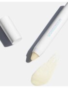 WONDERSKIN Wonder Blading 3-in-1 Lip Scrub piling za ustnice v paličici 3 g