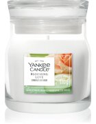 Yankee Candle Blooming Love dišeča sveča Signature 110 g