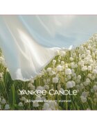 Yankee Candle Clean Cotton dišeča sveča Signature 368 g