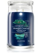 Yankee Candle Lakefront Lodge dišeča sveča Signature 567 g
