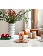 Yankee Candle Sugared Cinnamon Apple dišeča sveča 567 g