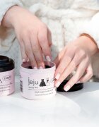 Ziaja Jeju Young Skin sladkorni piling za telo črni 200 ml