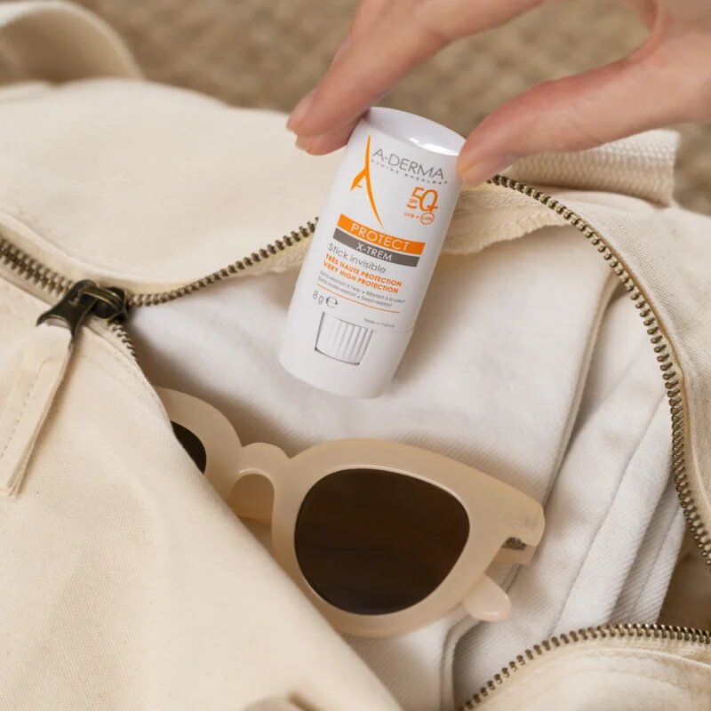 A-Derma Protect X-Trem Invisible Stick zaščitna paličica za občutljive predele kože SPF 50+ 8 g