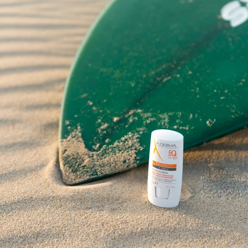 A-Derma Protect X-Trem Invisible Stick zaščitna paličica za občutljive predele kože SPF 50+ 8 g