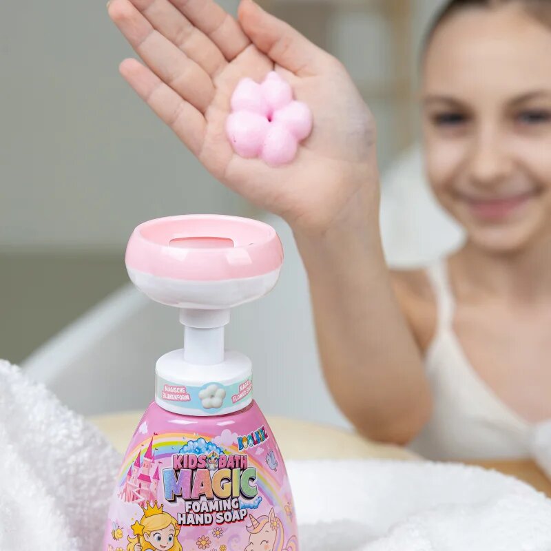 Accentra KOOLKIDZ penasto milo za roke z dozirno črpalko dišave Sweet Strawberry 310 ml