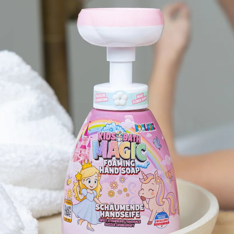 Accentra KOOLKIDZ penasto milo za roke z dozirno črpalko dišave Sweet Strawberry 310 ml