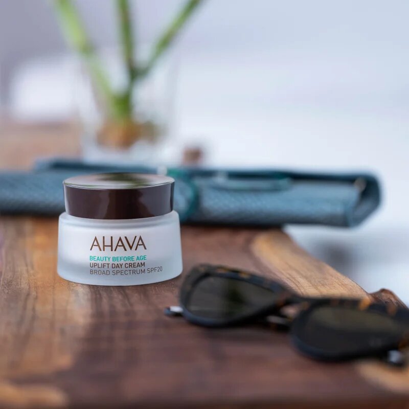 Ahava Beauty Before Age lifting krema za posvetlitev in zgladitev kože SPF 20 50 ml