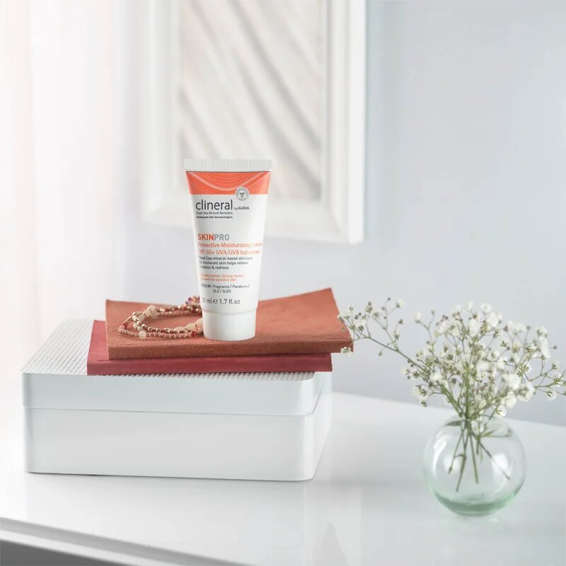 Ahava Clineral SKINPRO vlažilna in zaščitna krema za občutljivo in netolerantno kožo SPF 50 50 ml