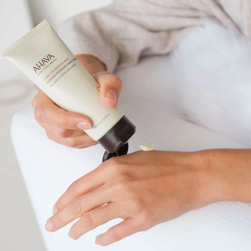 Ahava Dead Sea Mud intenzivna krema za roke za suho in občutljivo kožo 100 ml