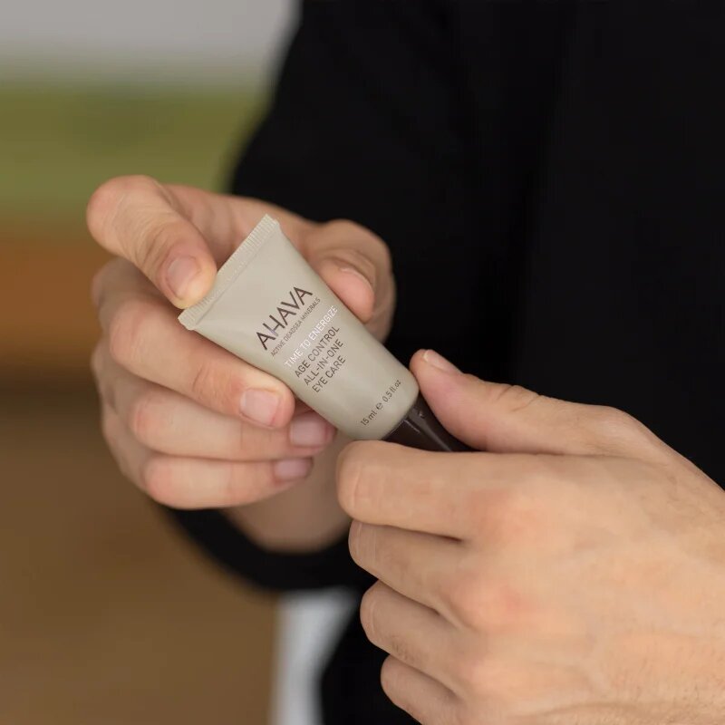Ahava Time To Energize Men pomlajevalna krema za predel okoli oči za moške 15 ml
