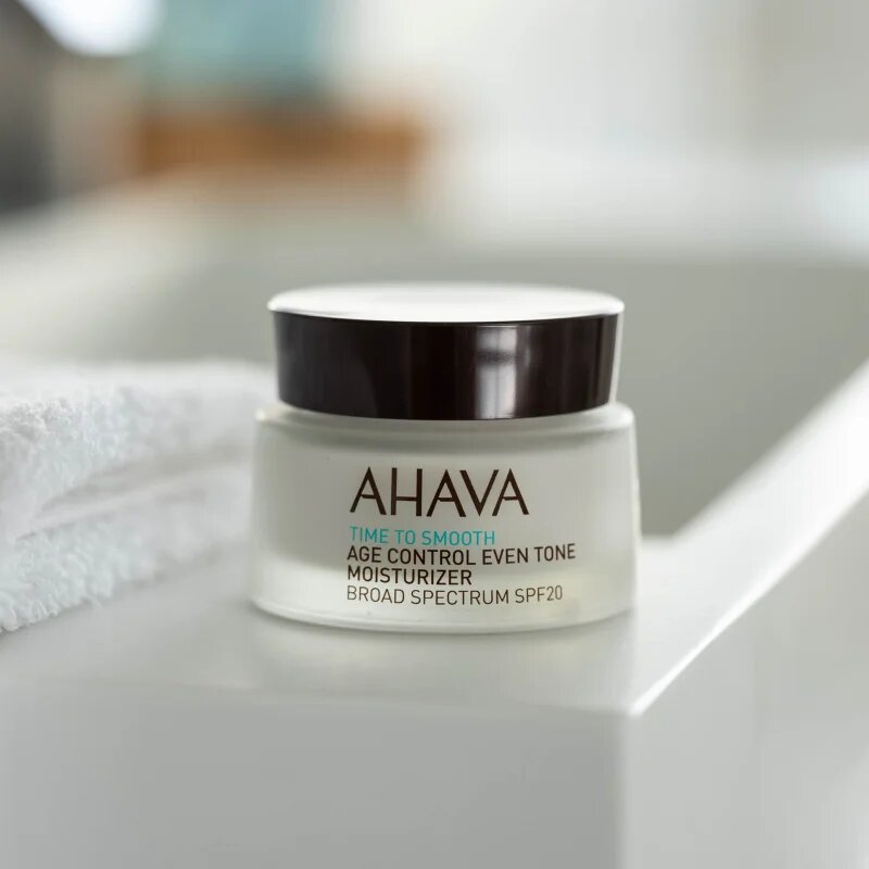 Ahava Time To Smooth posvetlitvena vlažilna krema SPF 20 50 ml